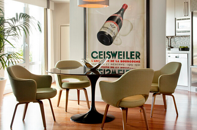 Mesa redonda de tulipán